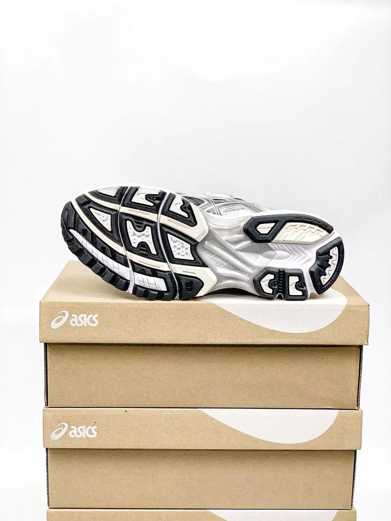 Blanc Noir Gris 36-47 (demi-pointures) 1203A543-104